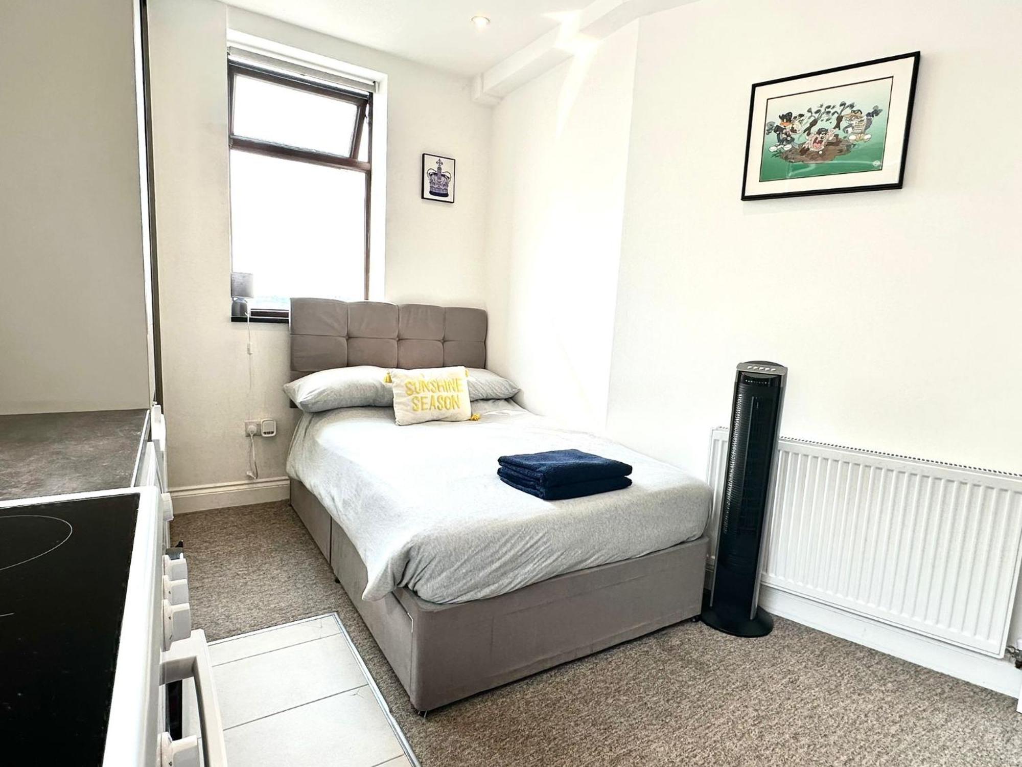 Unique Modern, Private Apartment,15 Mins To Central London 헨던 외부 사진