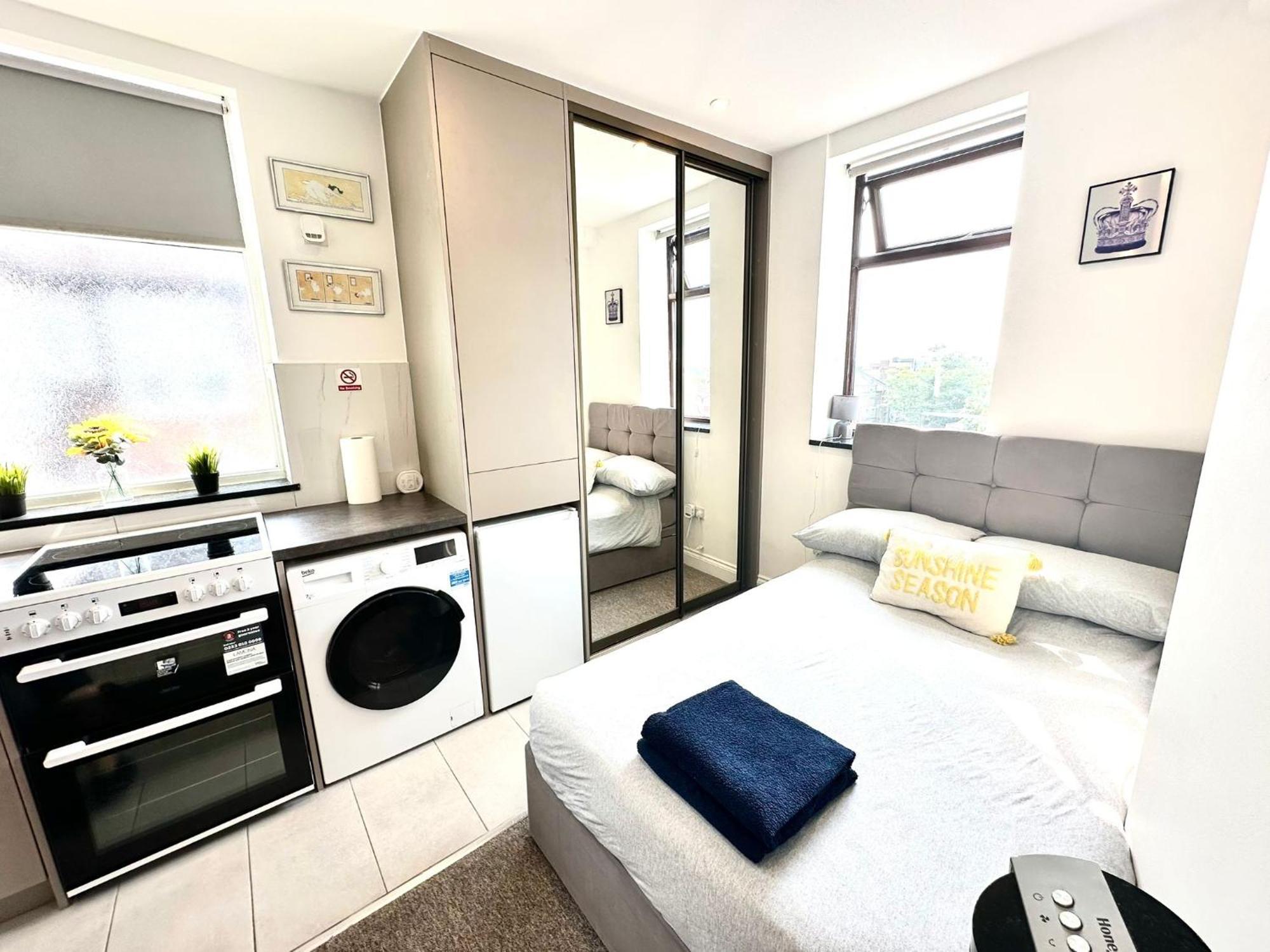 Unique Modern, Private Apartment,15 Mins To Central London 헨던 외부 사진